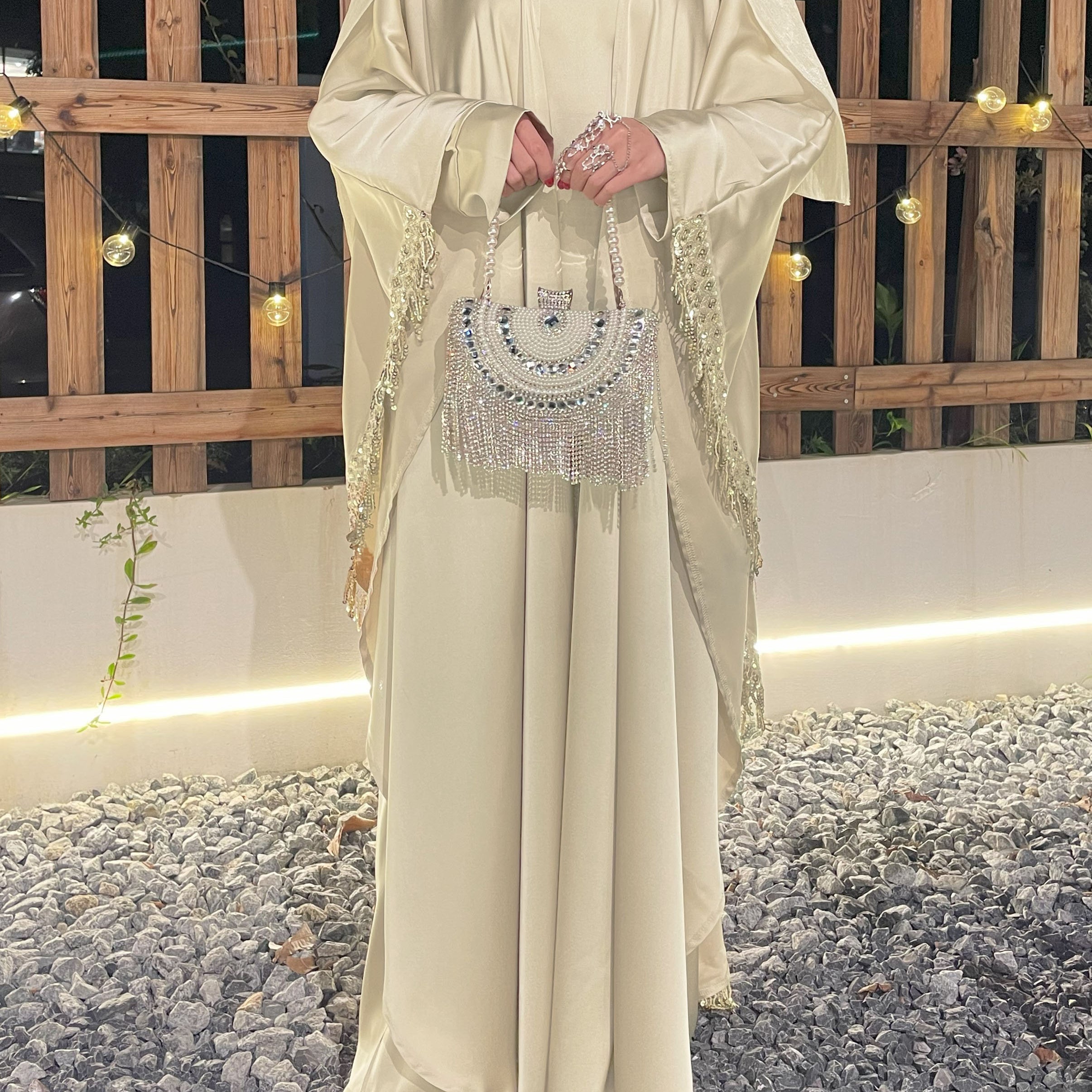 #CL42 Schmetterling Satin Taasel Set ✦ Wandelbares Abaya & Kleid Duo für Tag-zu-Nacht Bescheidenheit